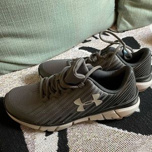 Youth boys UA tennis shoes